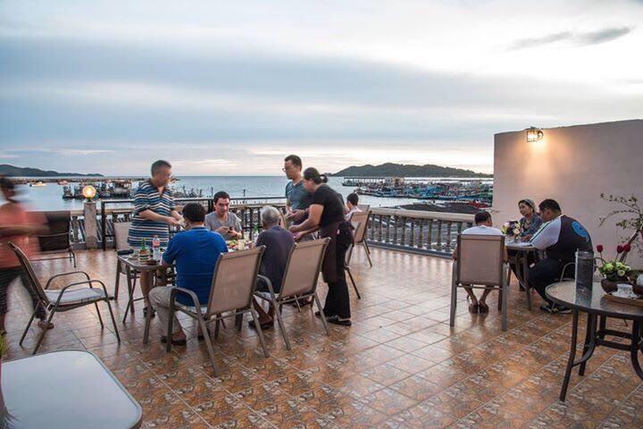I Na Seaview Vandrarhem Rayong Exteriör bild