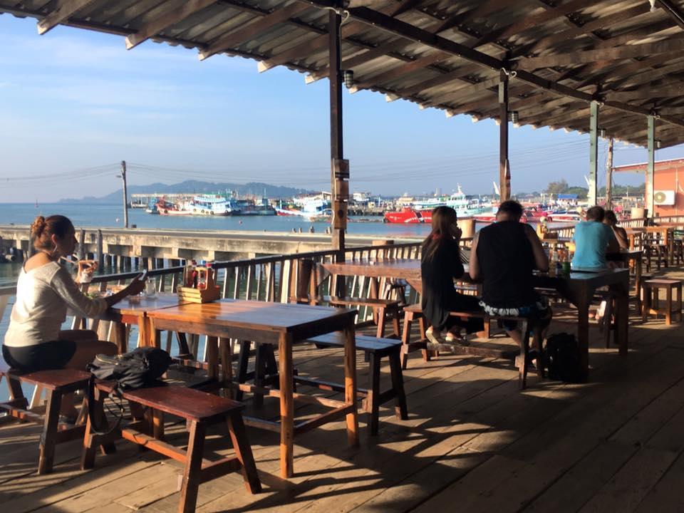 I Na Seaview Vandrarhem Rayong Exteriör bild